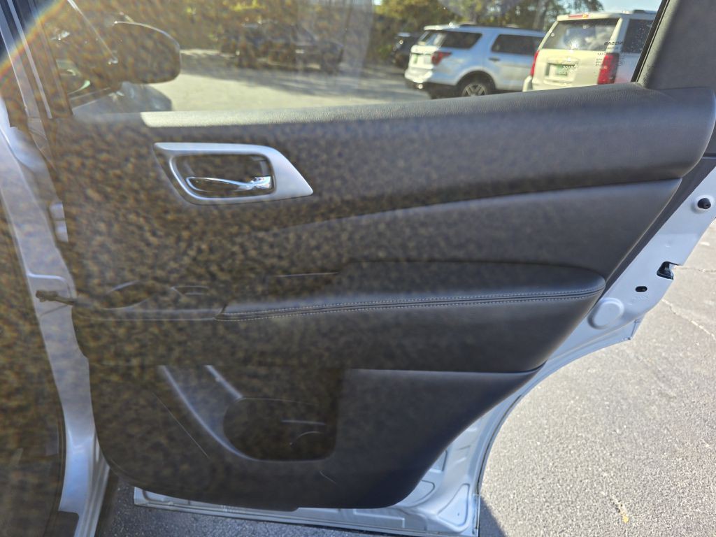 2015 Nissan Pathfinder Image 21