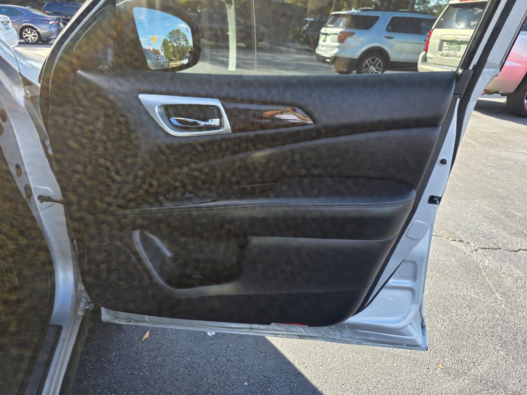 2015 Nissan Pathfinder Image 23