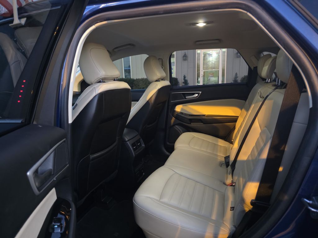 2020 Ford Edge Image 16