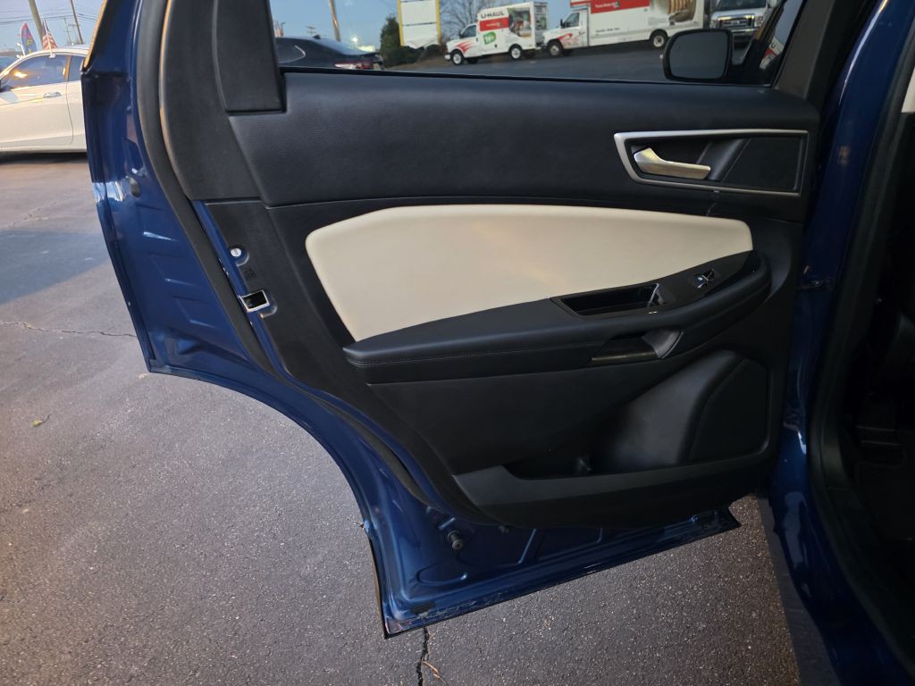 2020 Ford Edge Image 17