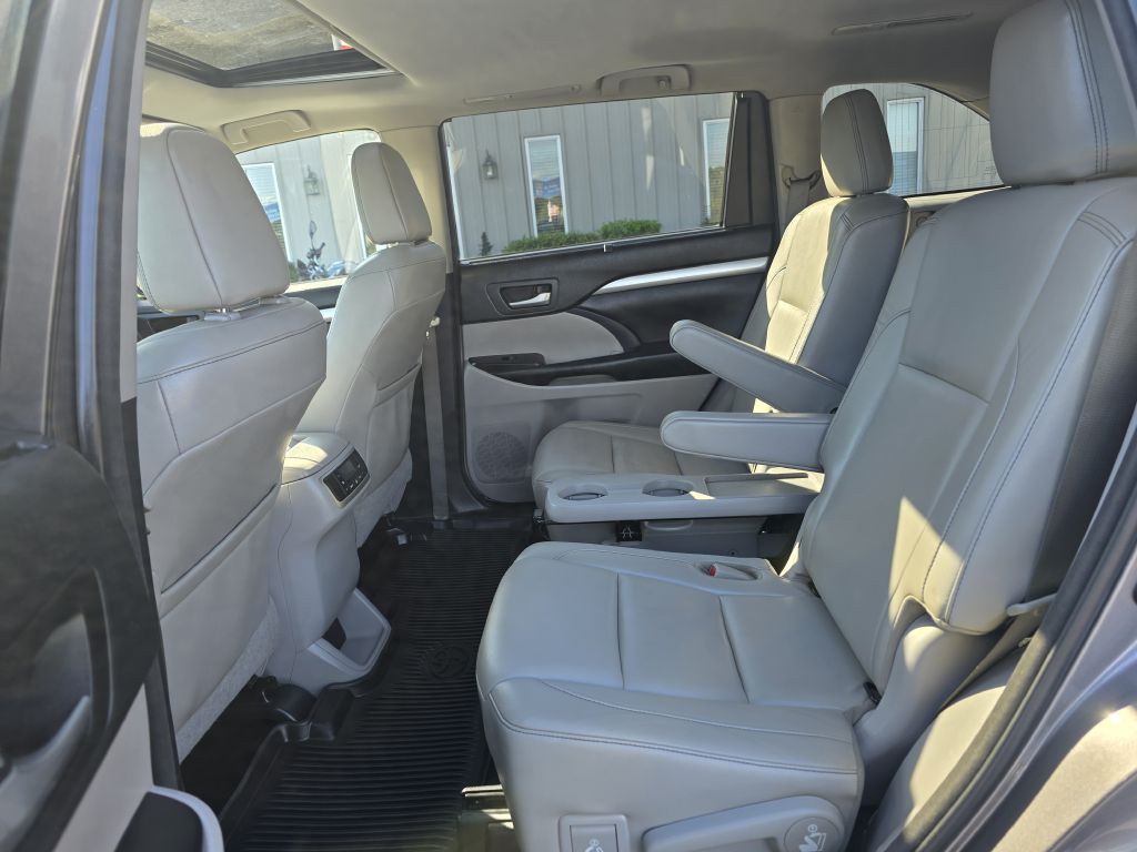 2018 Toyota Highlander Image 16