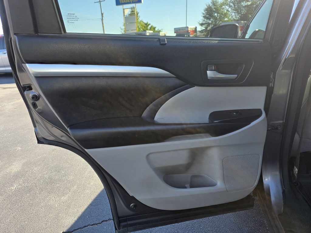 2018 Toyota Highlander Image 17