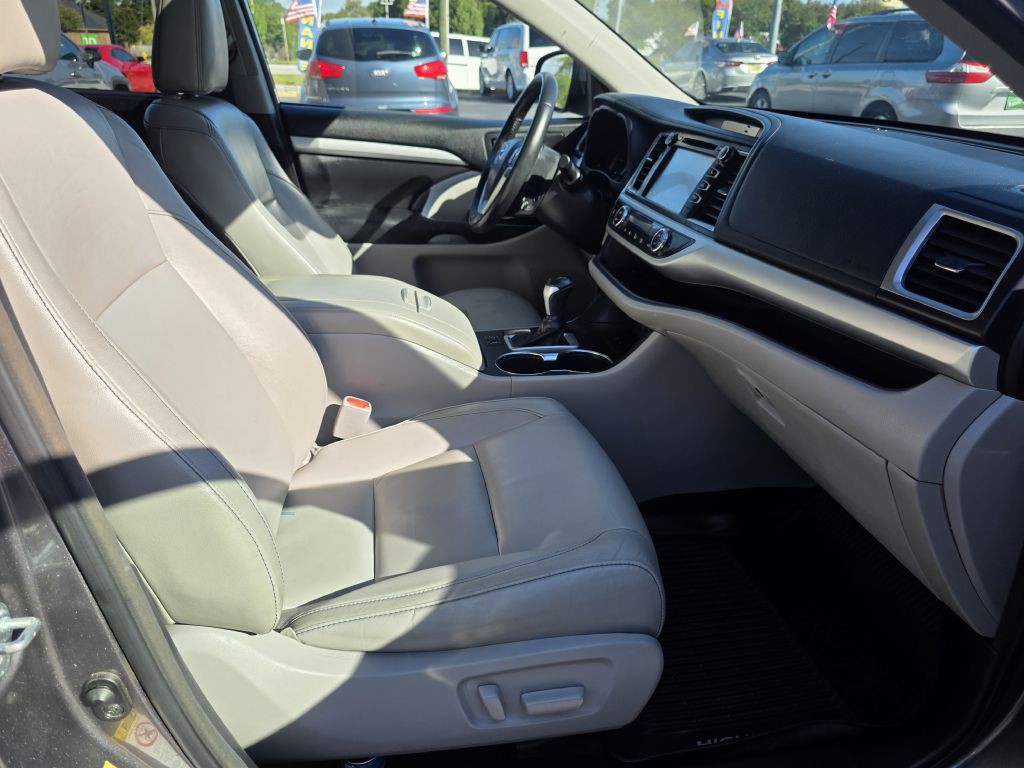 2018 Toyota Highlander Image 21