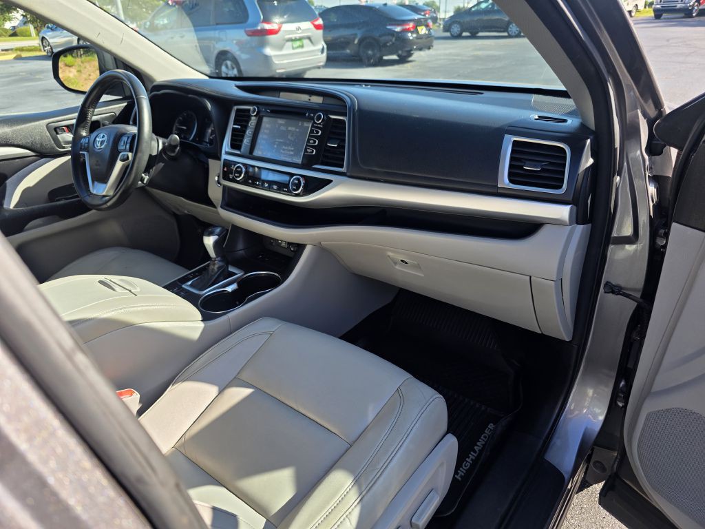 2018 Toyota Highlander Image 22