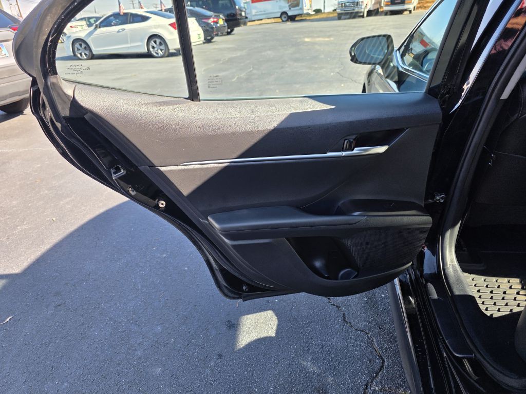 2021 Toyota Camry Image 18