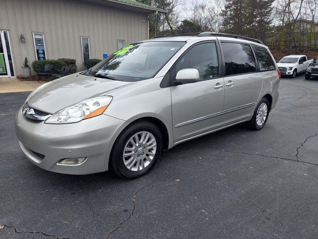 2010 Toyota Sienna Image 3