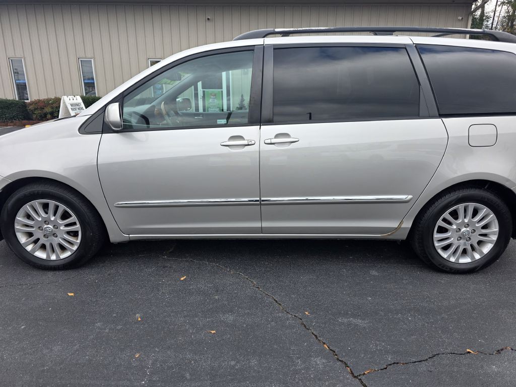 2010 Toyota Sienna Image 5