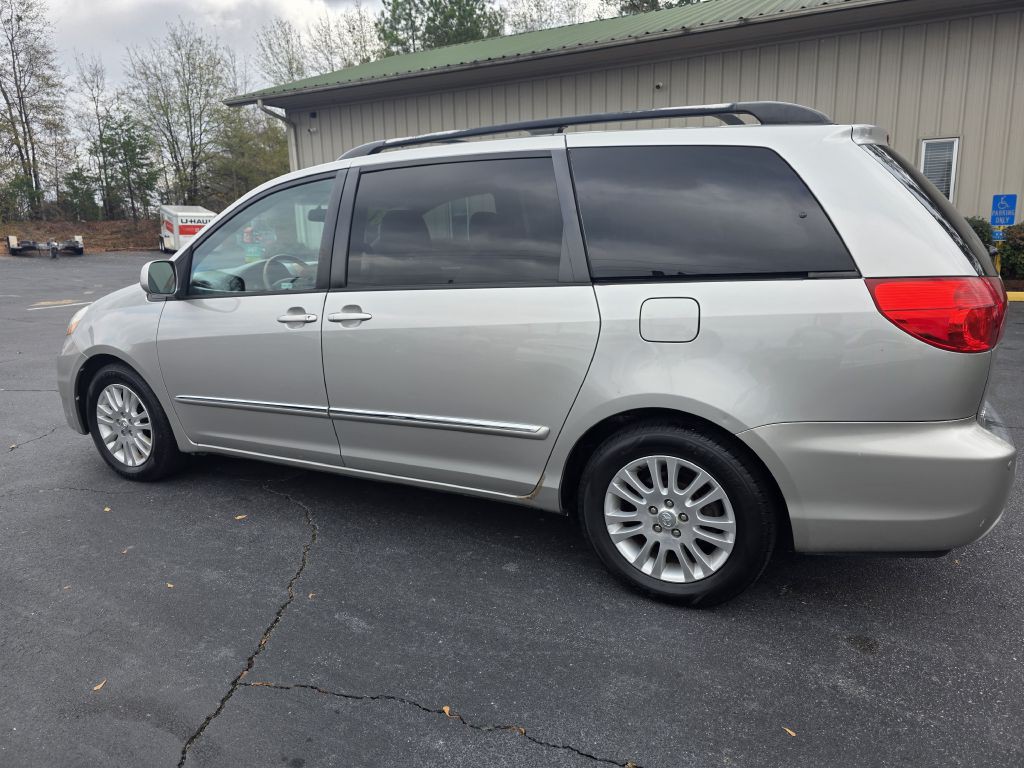 2010 Toyota Sienna Image 6