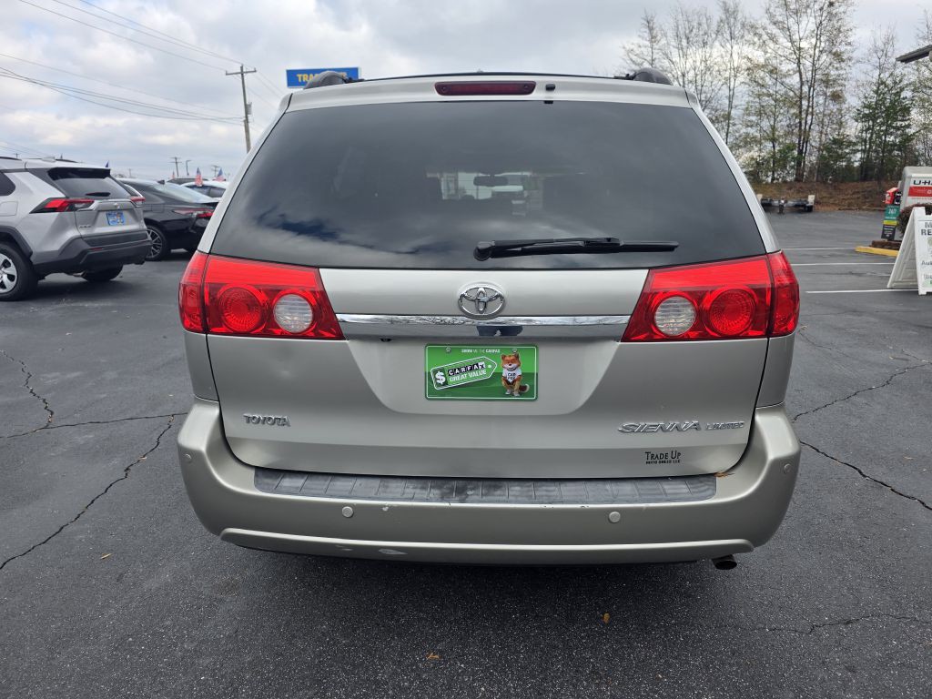 2010 Toyota Sienna Image 8