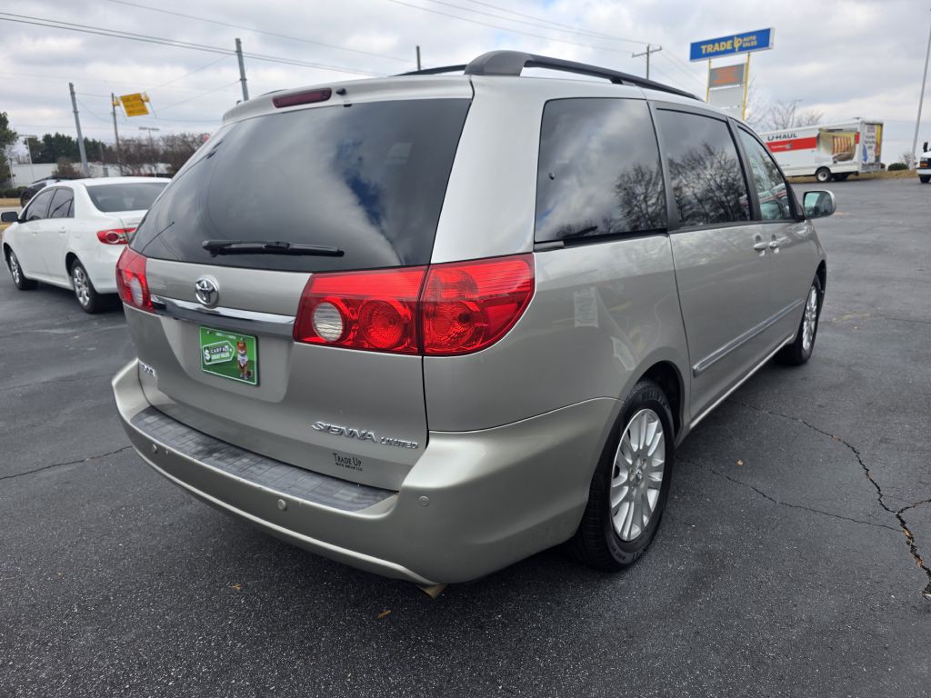 2010 Toyota Sienna Image 9