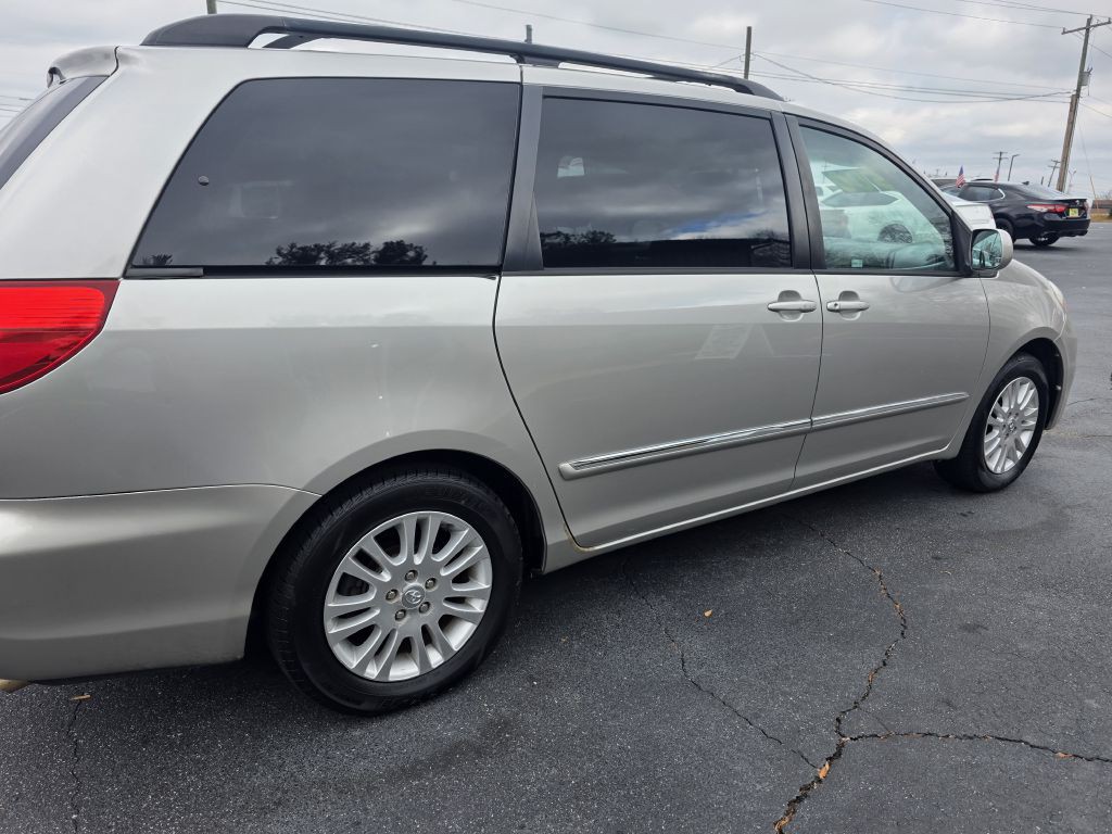 2010 Toyota Sienna Image 10