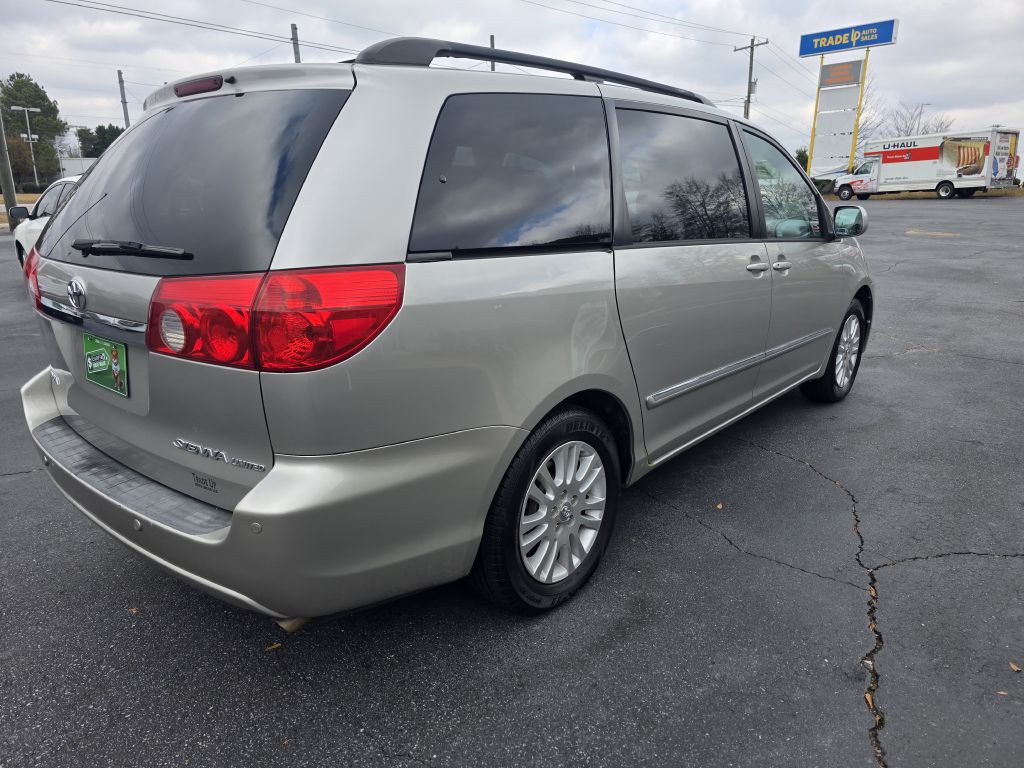 2010 Toyota Sienna Image 11