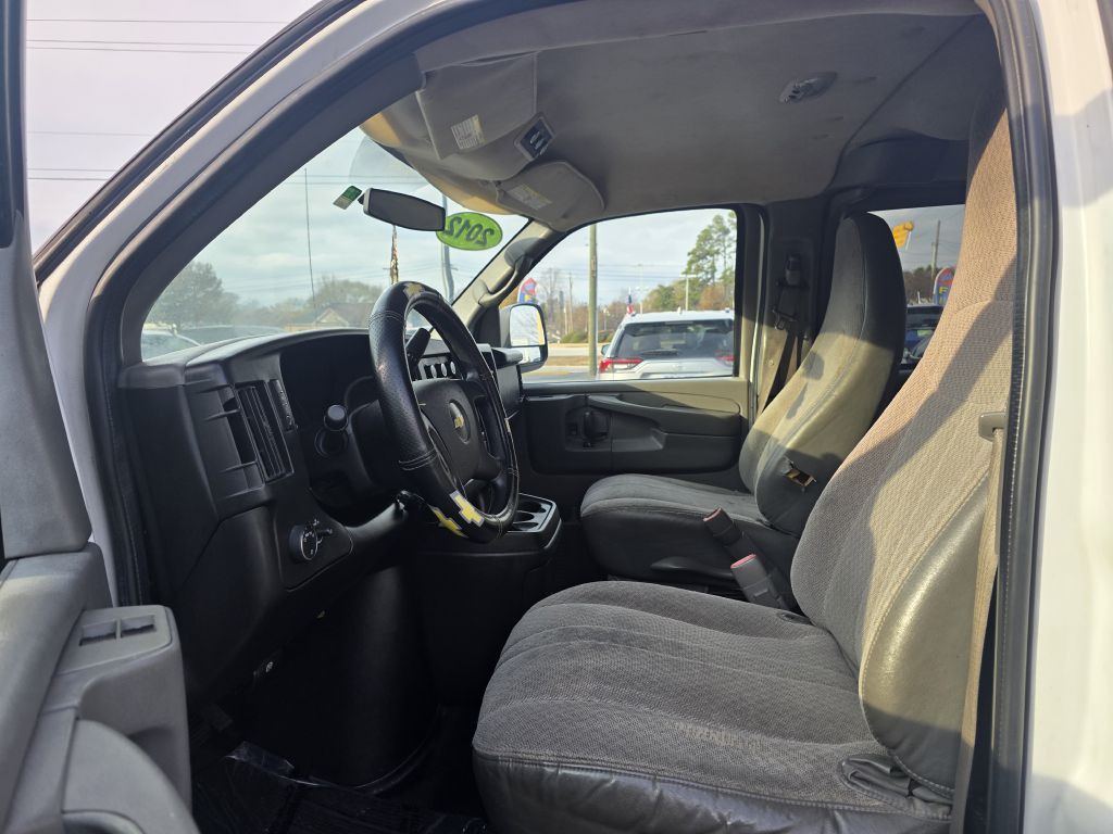 2012 Chevrolet Express Image 17