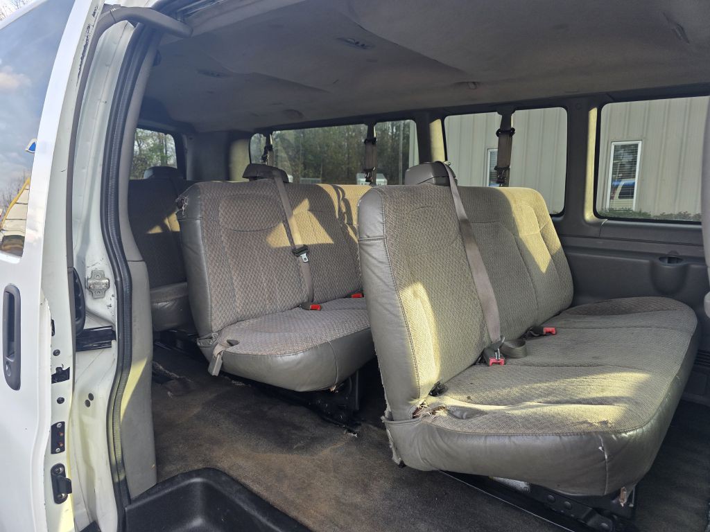 2012 Chevrolet Express Image 19