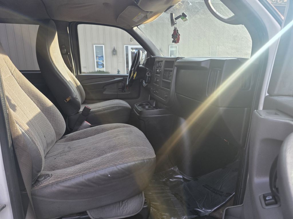2012 Chevrolet Express Image 20