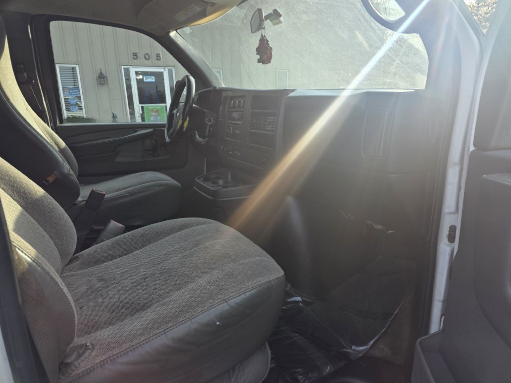 2012 Chevrolet Express Image 21