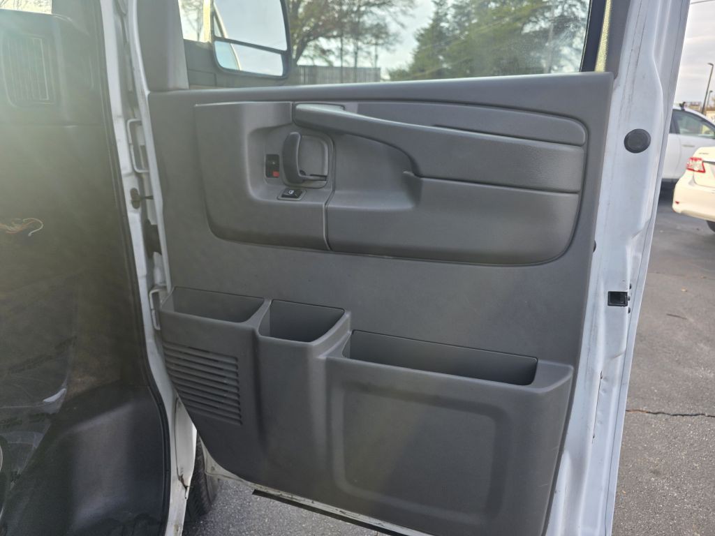 2012 Chevrolet Express Image 22