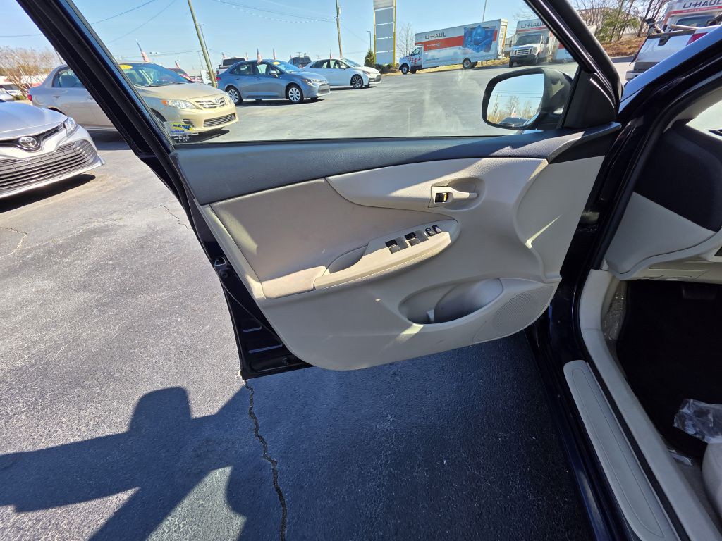 2013 Toyota Corolla Image 16