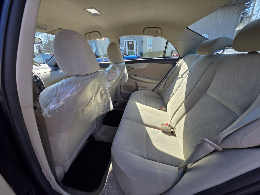 2013 Toyota Corolla Image 18