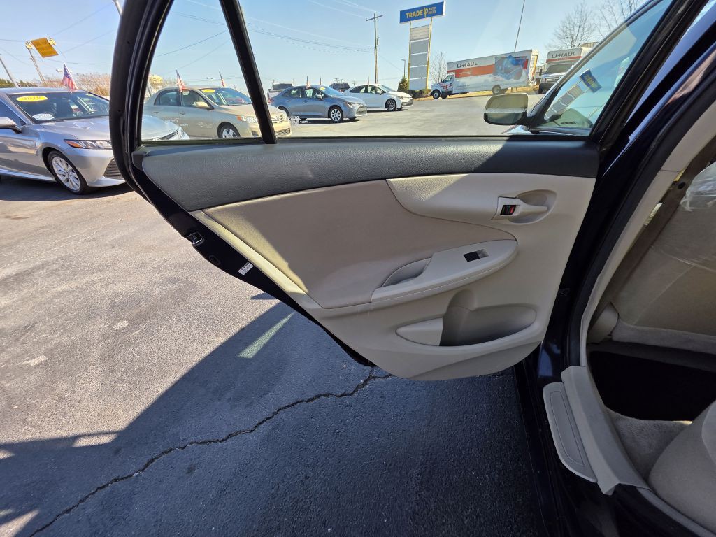 2013 Toyota Corolla Image 19