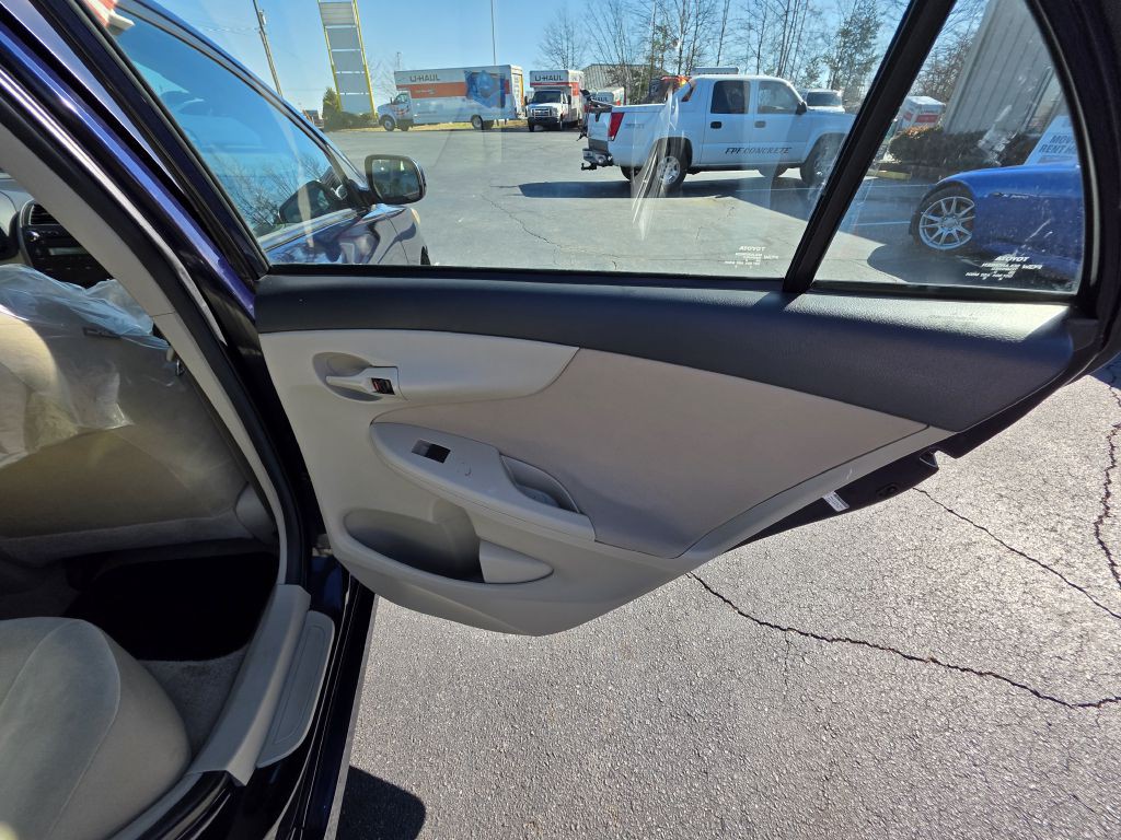 2013 Toyota Corolla Image 21