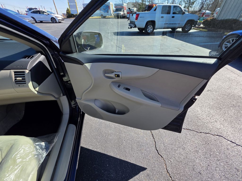 2013 Toyota Corolla Image 24