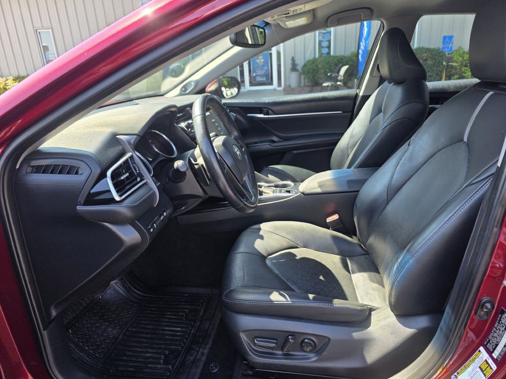 2018 Toyota Camry Image 16
