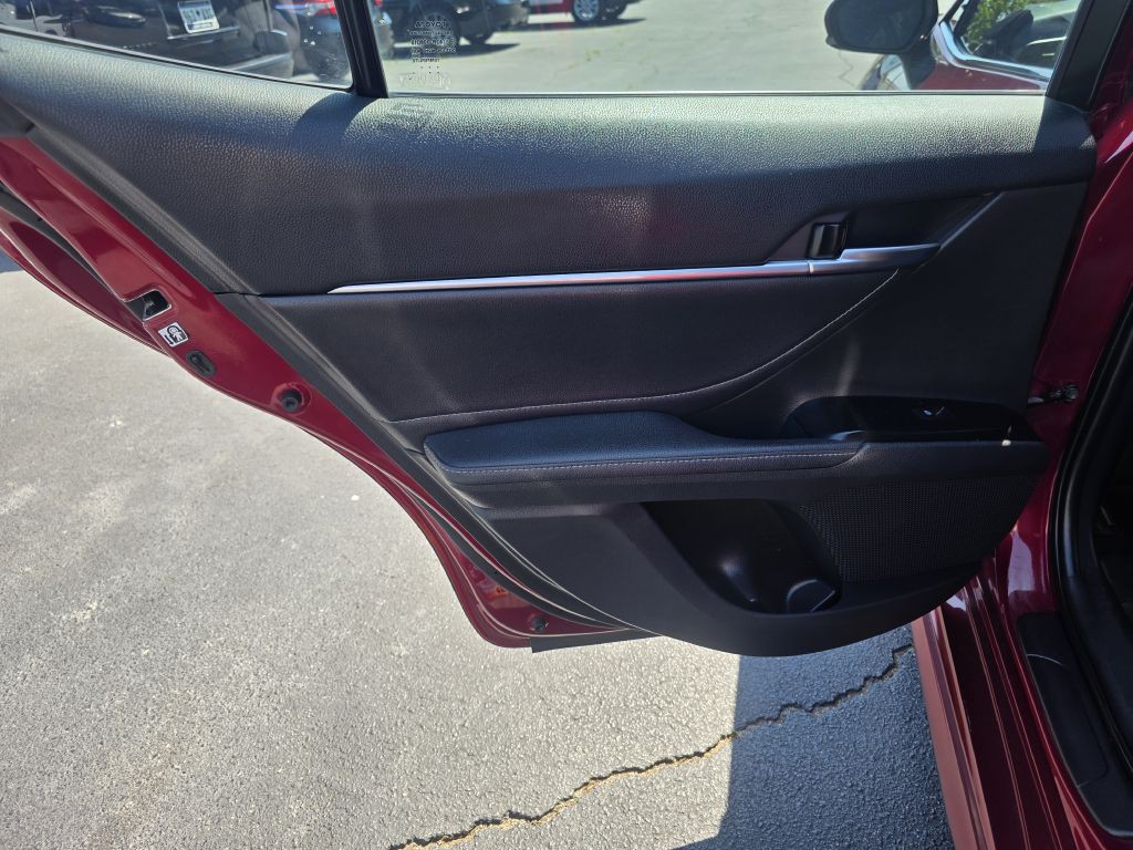 2018 Toyota Camry Image 18