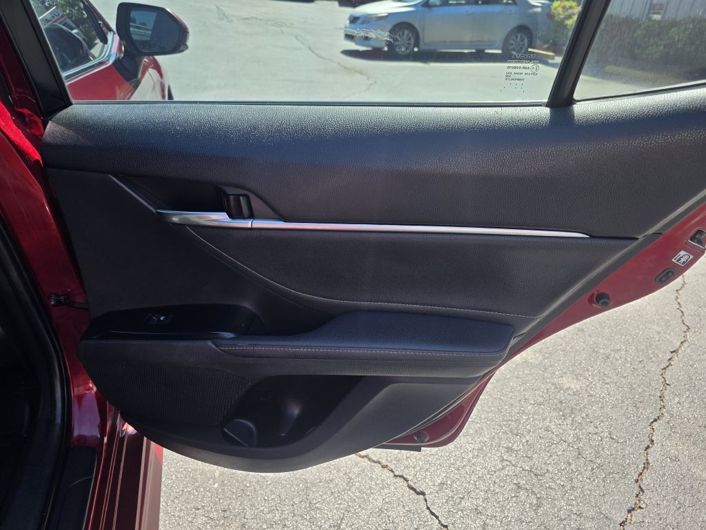 2018 Toyota Camry Image 21