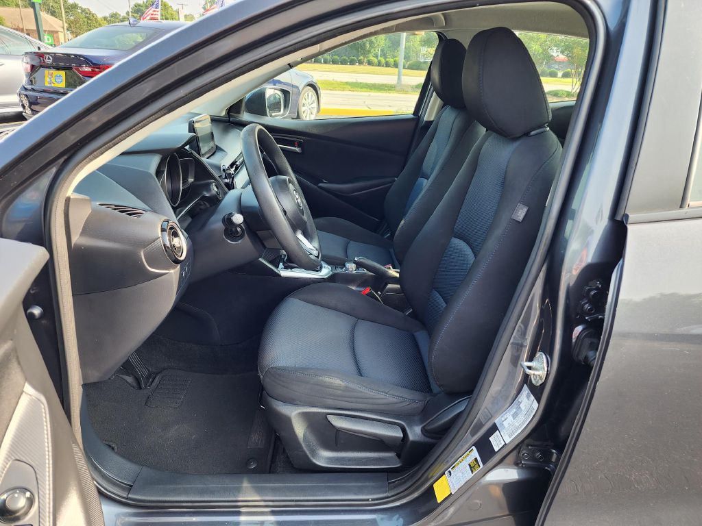 2019 Toyota Yaris Image 15