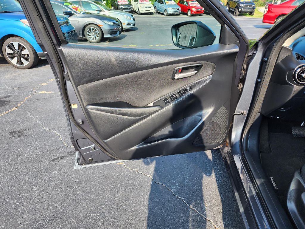 2019 Toyota Yaris Image 16