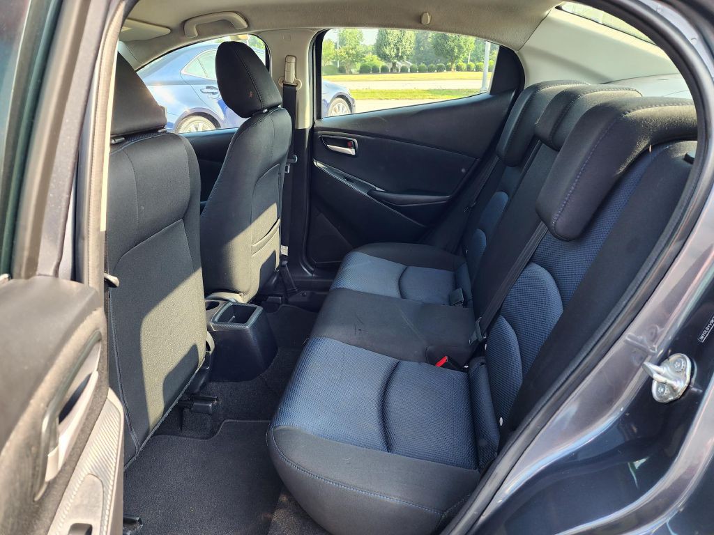 2019 Toyota Yaris Image 17