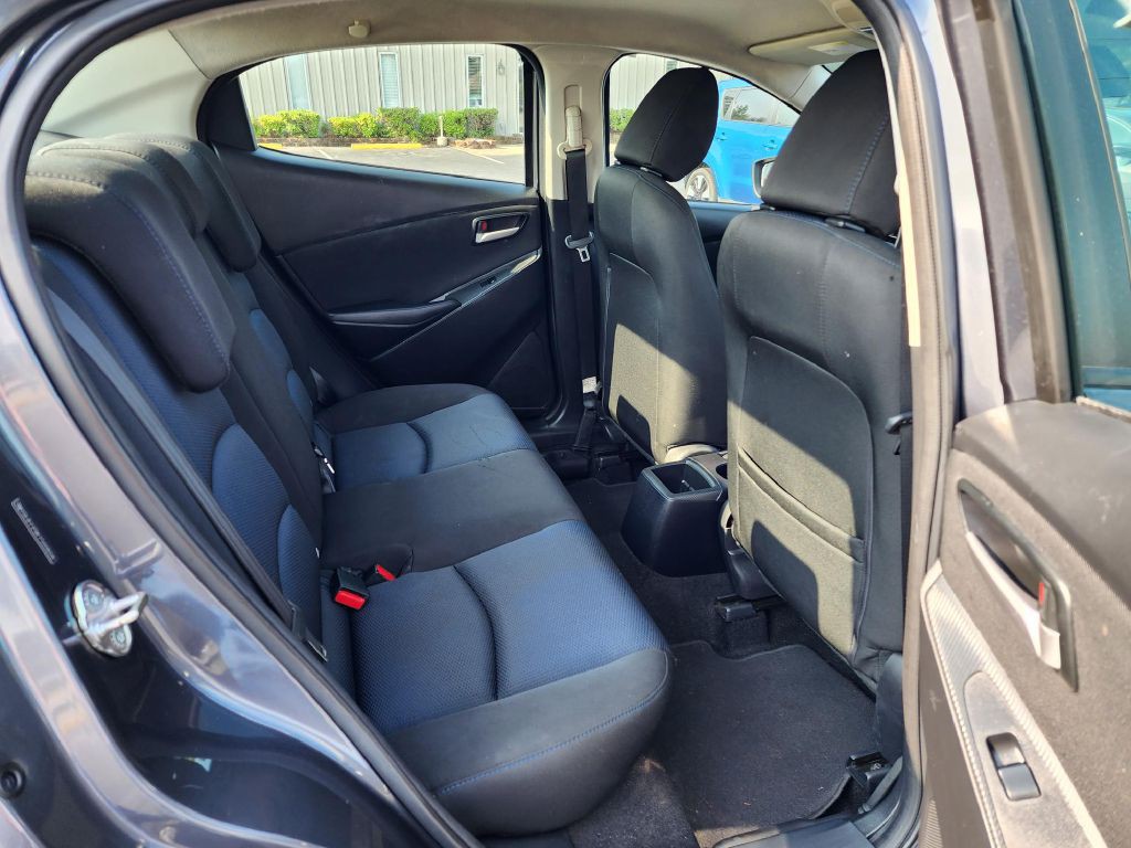 2019 Toyota Yaris Image 19