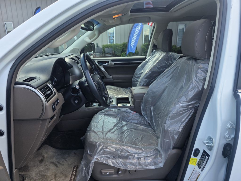2017 Lexus GX Image 13
