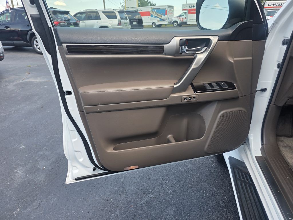 2017 Lexus GX Image 14