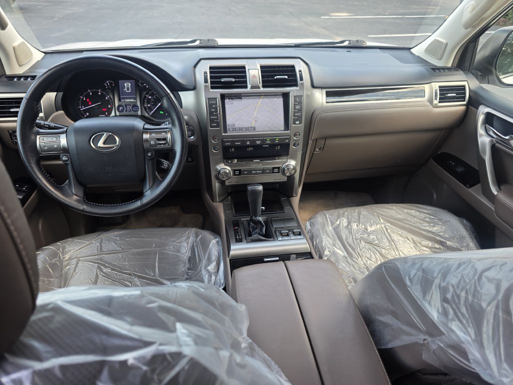 2017 Lexus GX Image 15