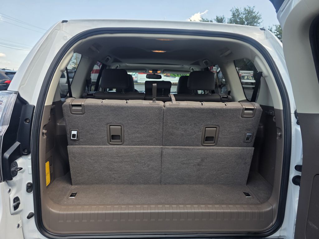 2017 Lexus GX Image 19