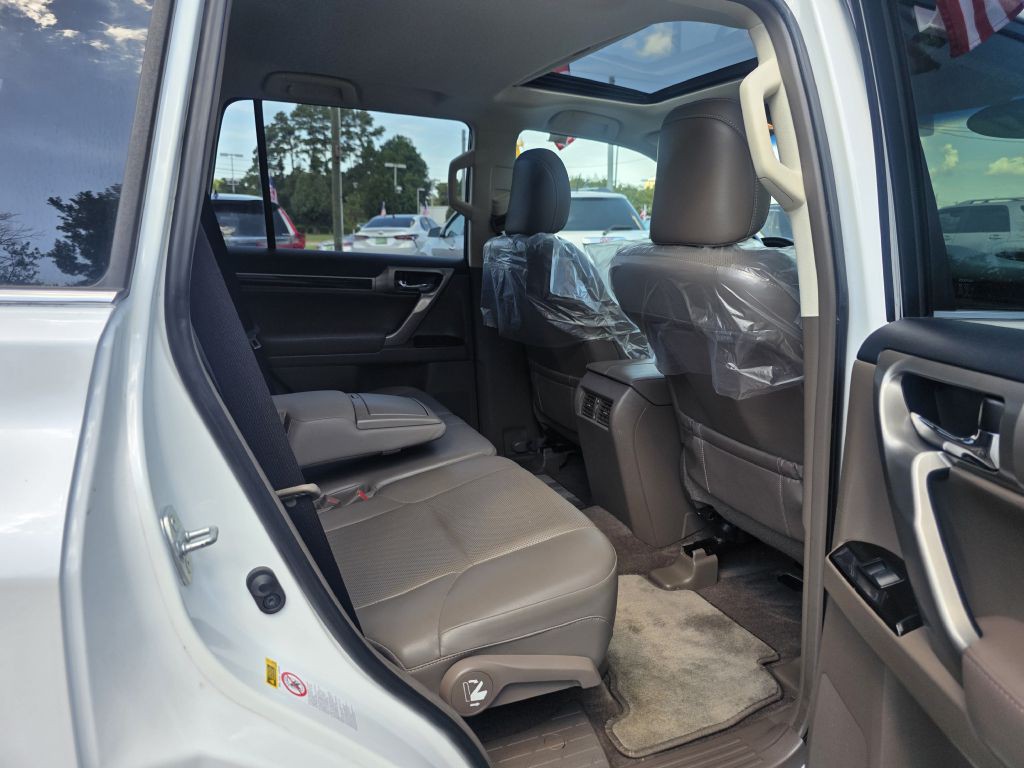 2017 Lexus GX Image 20
