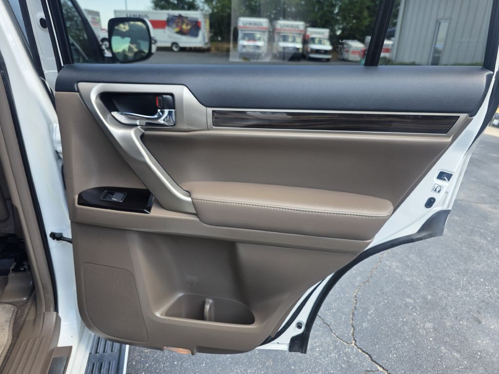 2017 Lexus GX Image 21