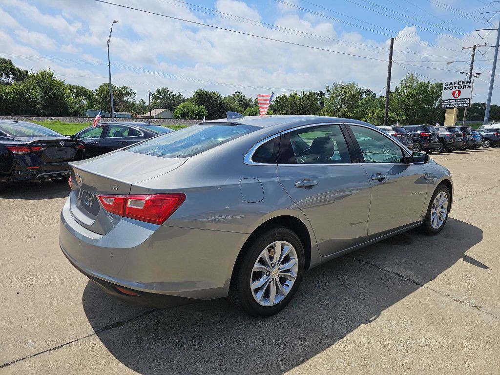 2025 Chevrolet Malibu Image 2