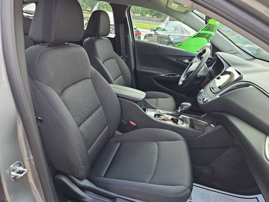 2025 Chevrolet Malibu Image 18