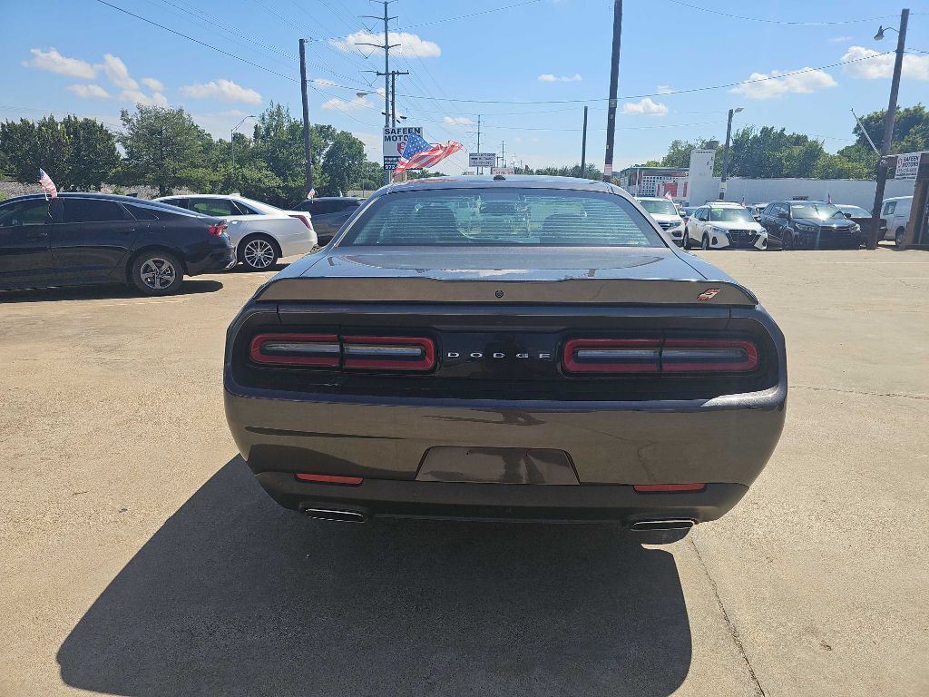 2022 Dodge Challenger Image 2