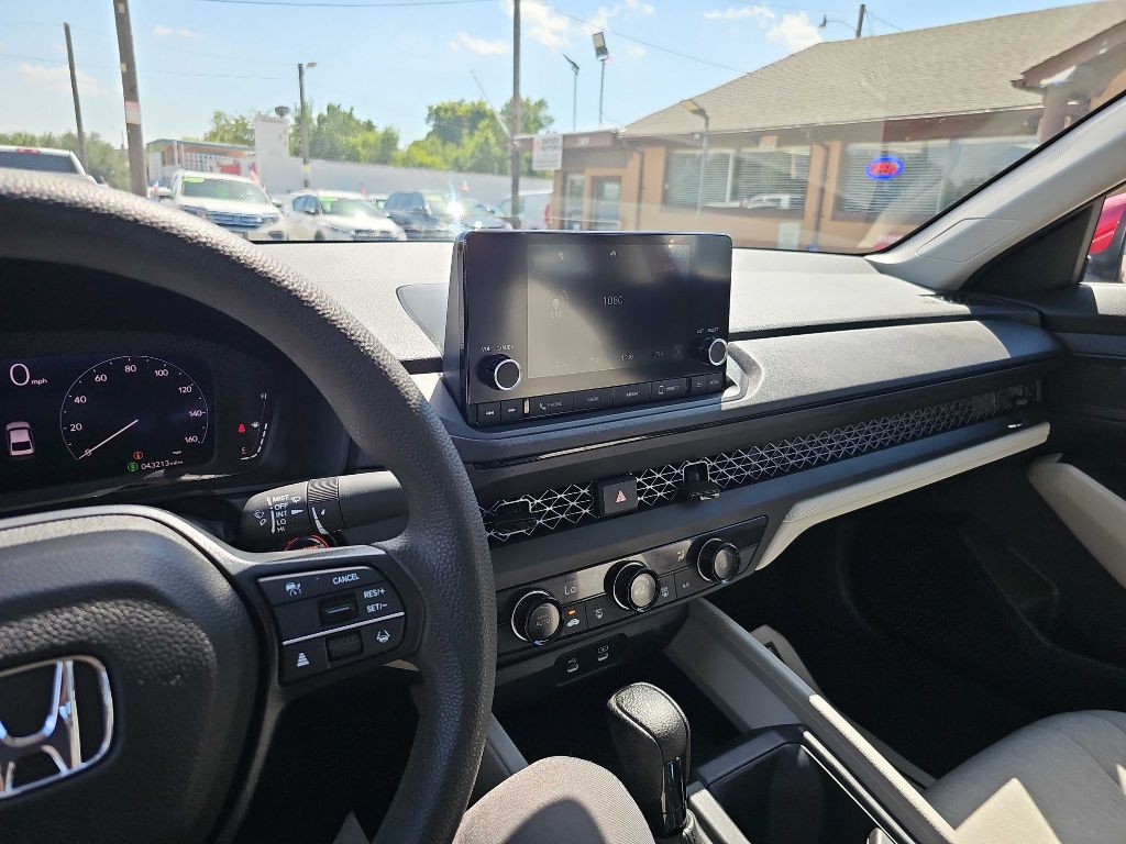 2023 Honda Accord Image 25
