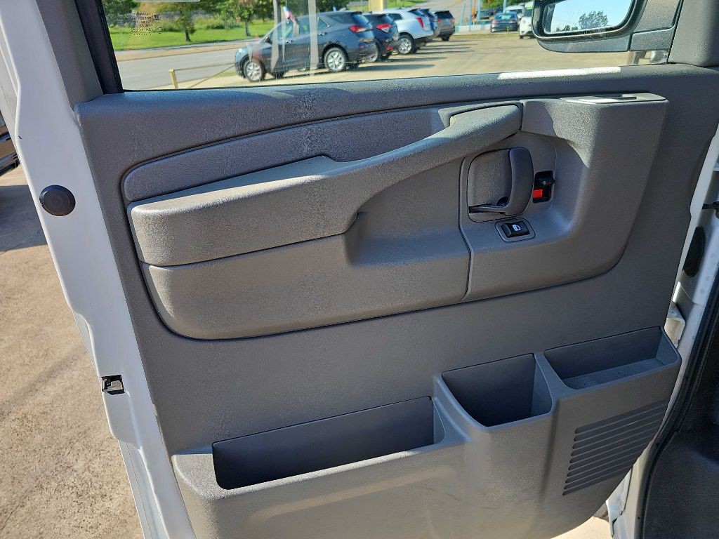 2013 Chevrolet Express Image 10