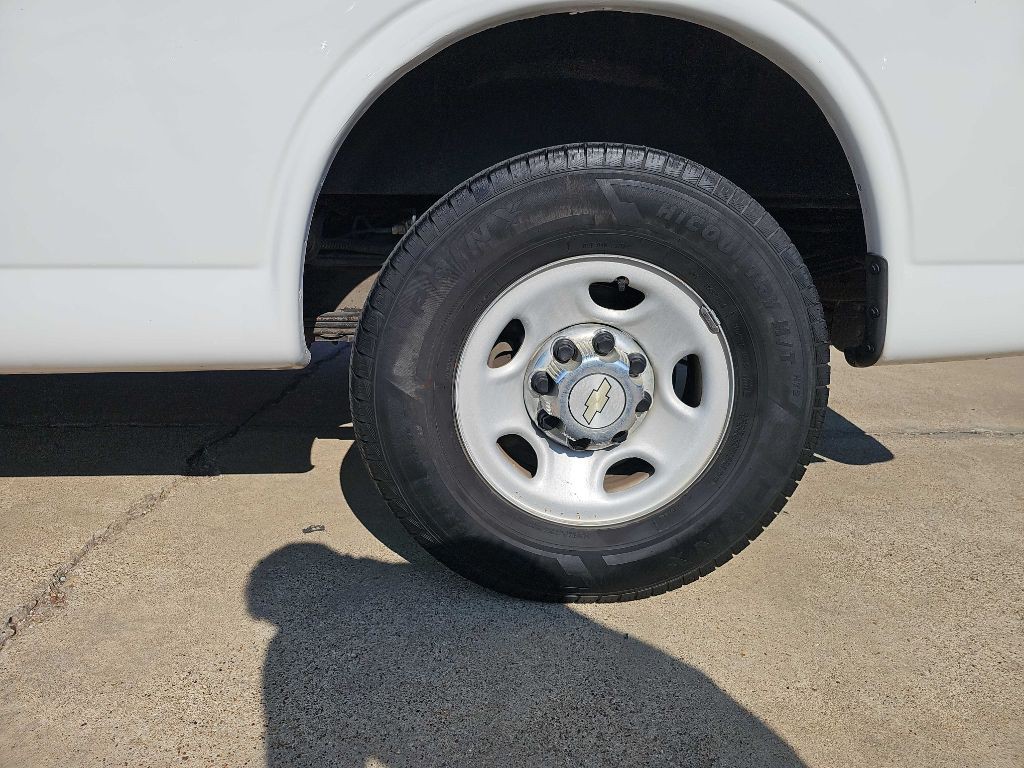 2013 Chevrolet Express Image 11