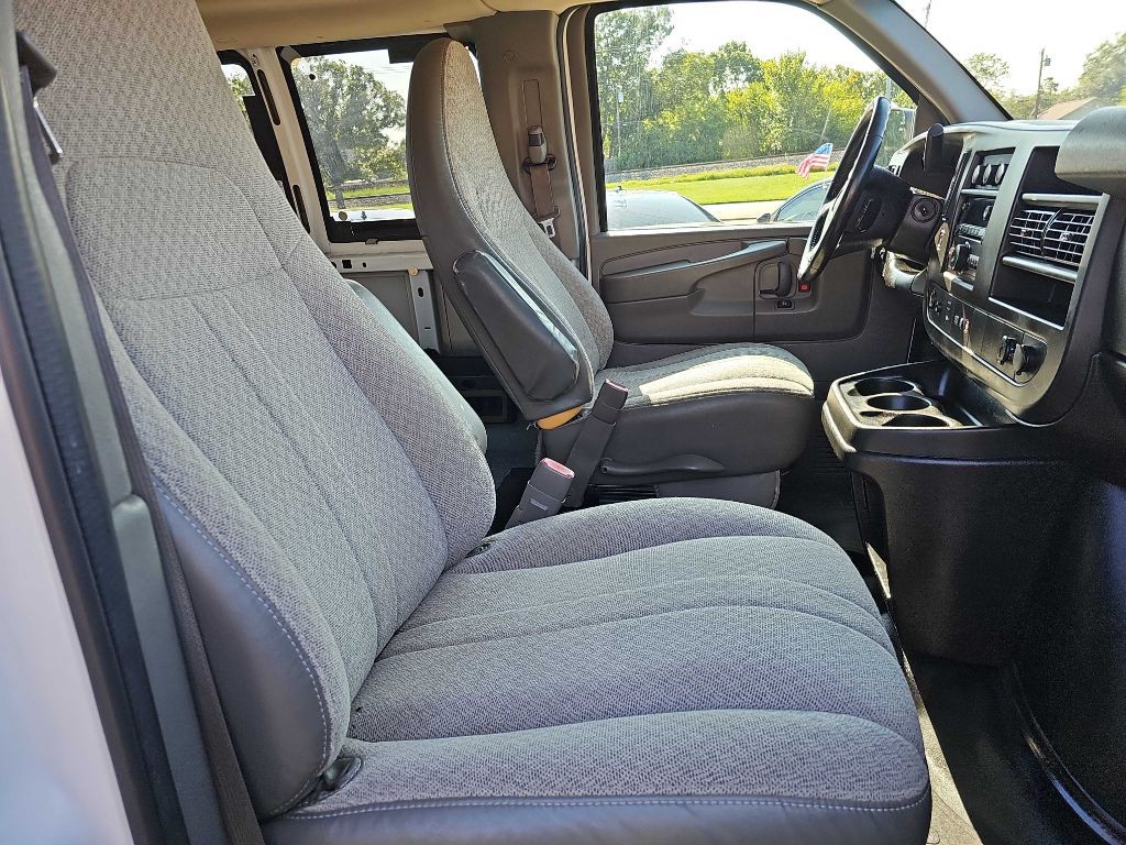 2013 Chevrolet Express Image 15