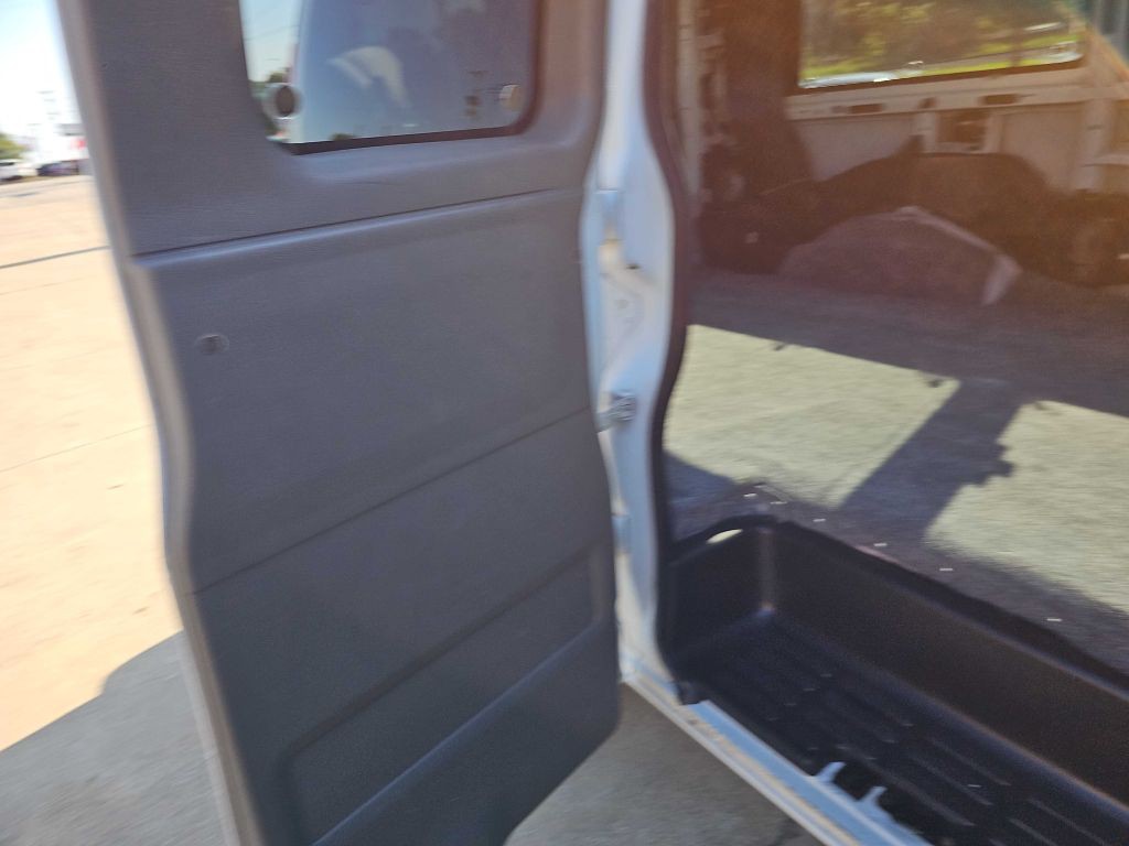 2013 Chevrolet Express Image 16