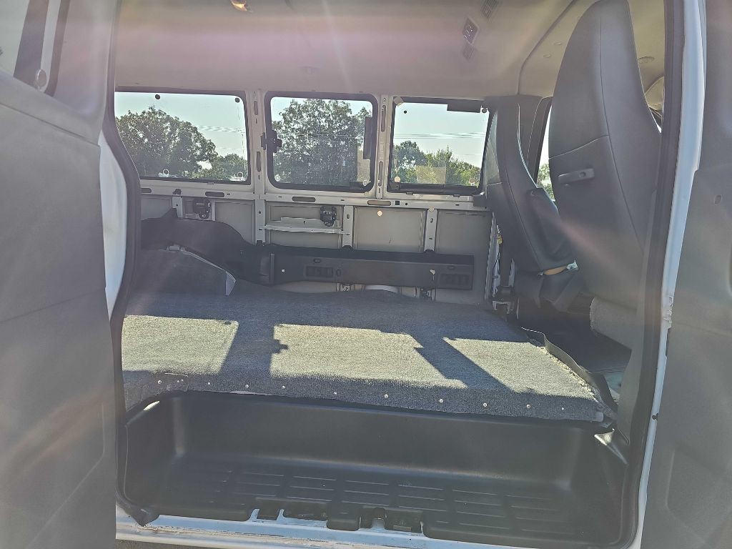 2013 Chevrolet Express Image 18