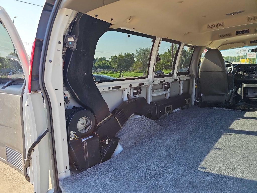 2013 Chevrolet Express Image 20