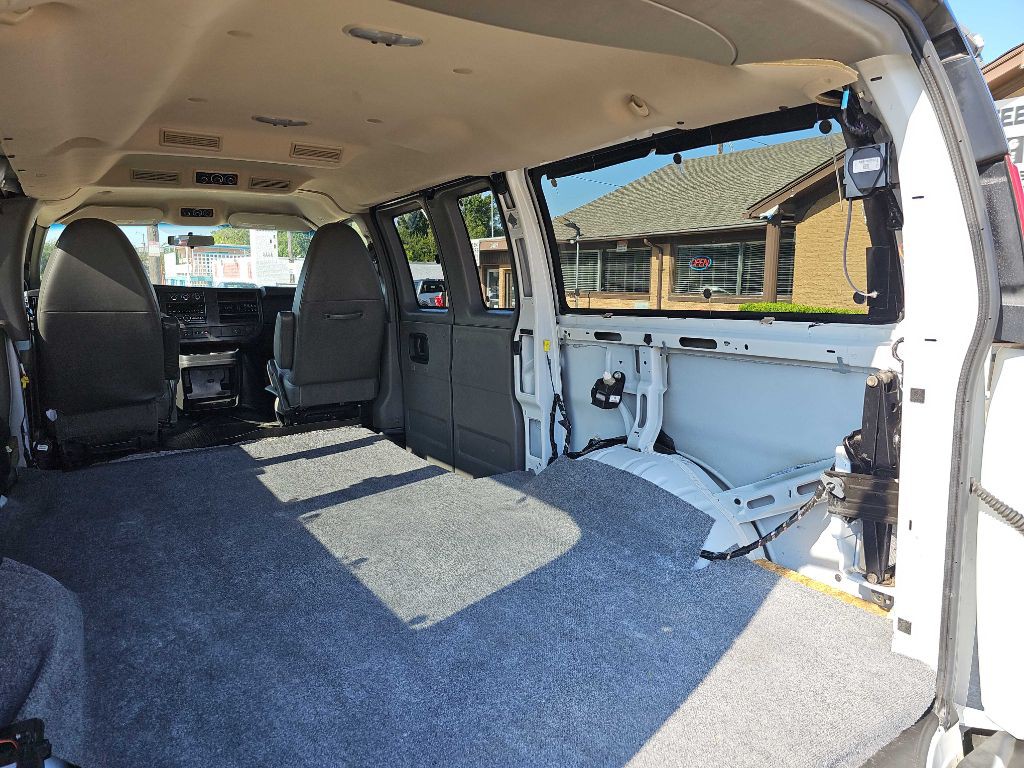 2013 Chevrolet Express Image 21